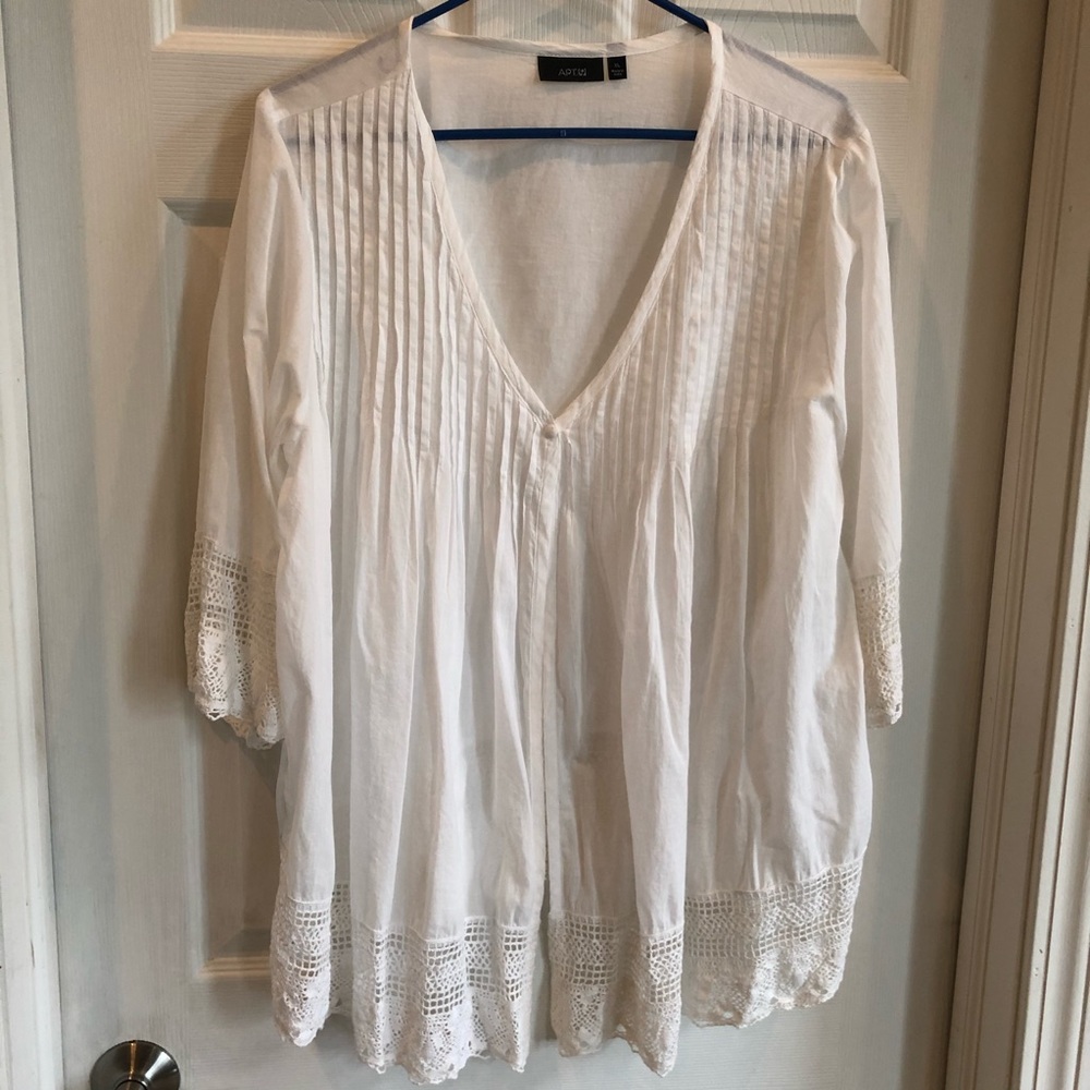 White crochet trim flyaway - Picture 2 of 8